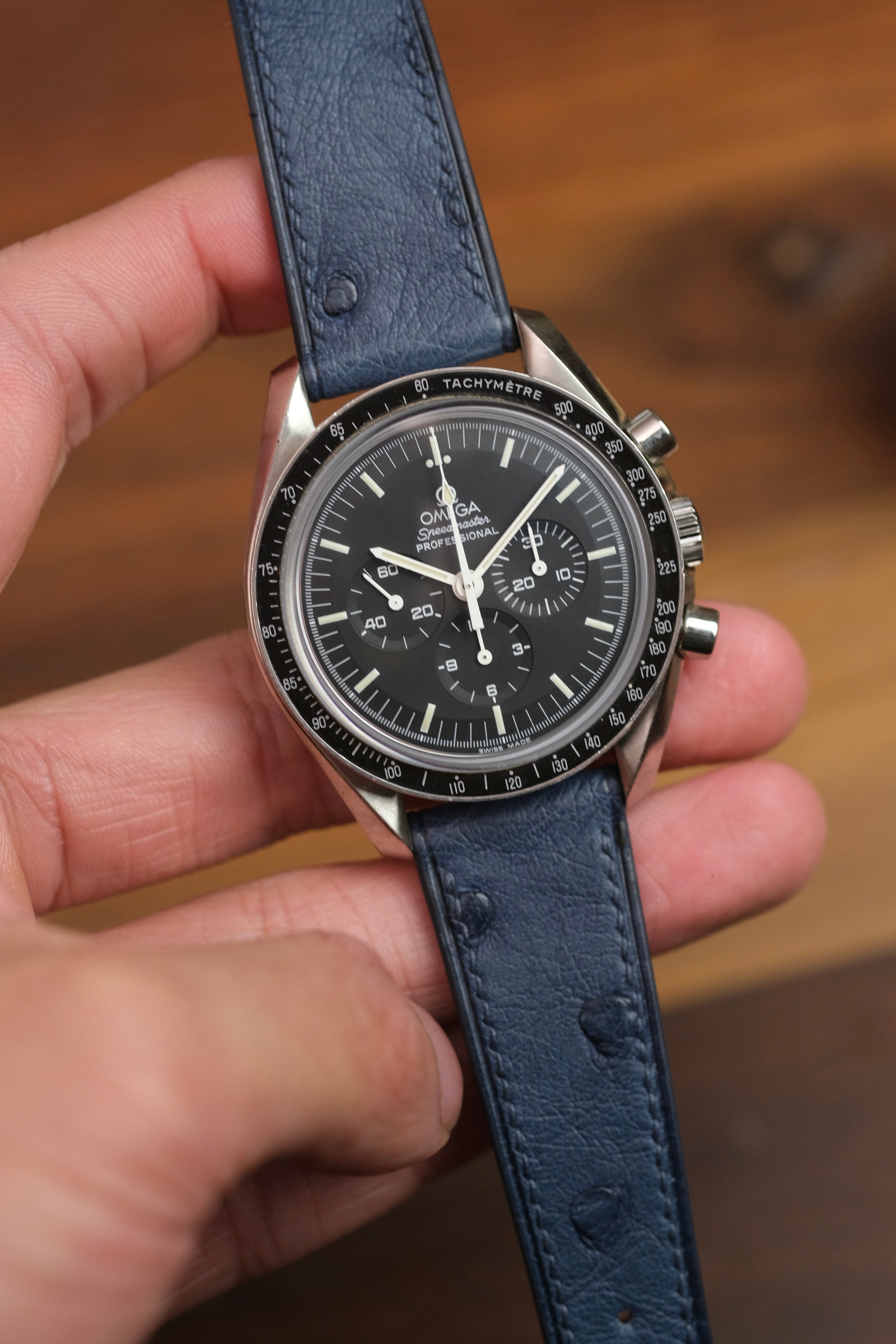 Correa de piel de avestruz azul marino