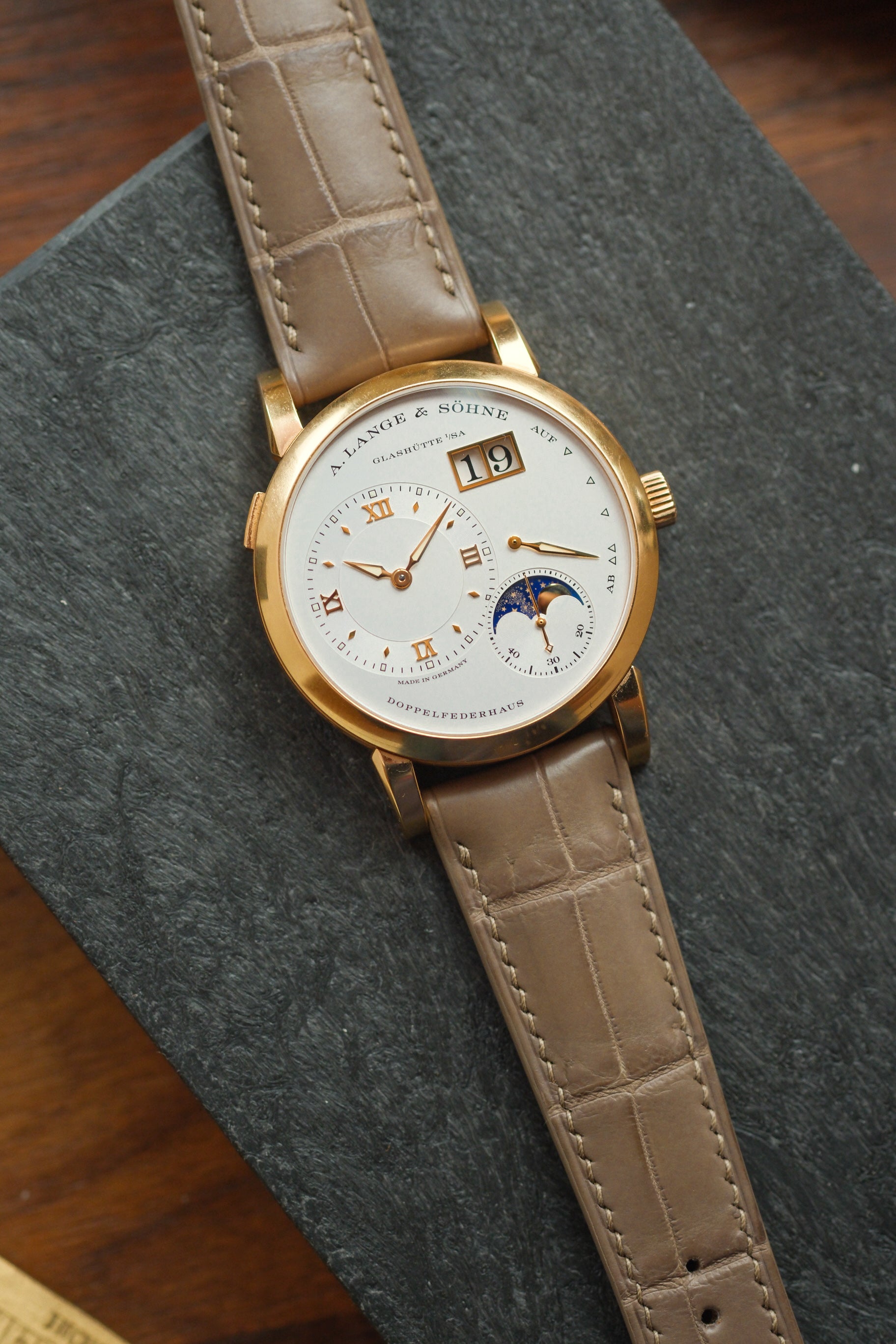 Taupe Crocodile (Padded) Leather Strap (Made-to-Order) - Artisan Straps