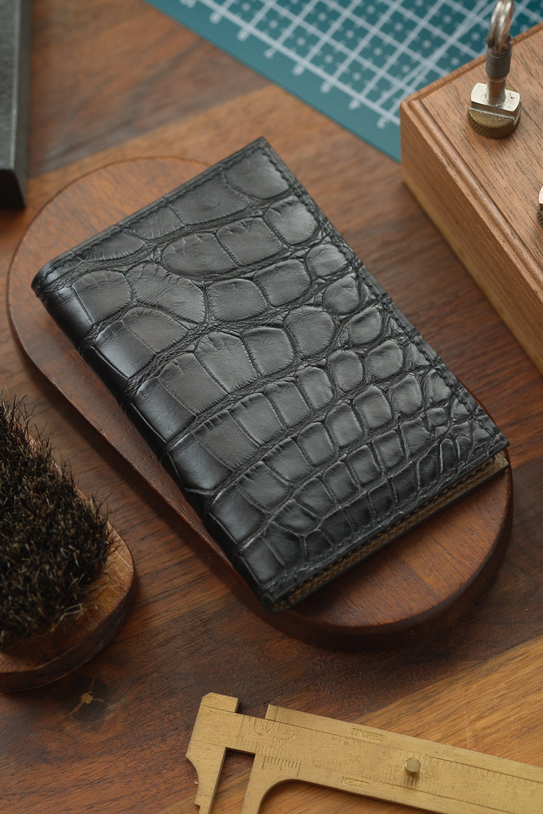 A01 - Bifold Cardholder (Black Alligator & Taupe Epsom) - Artisan Straps