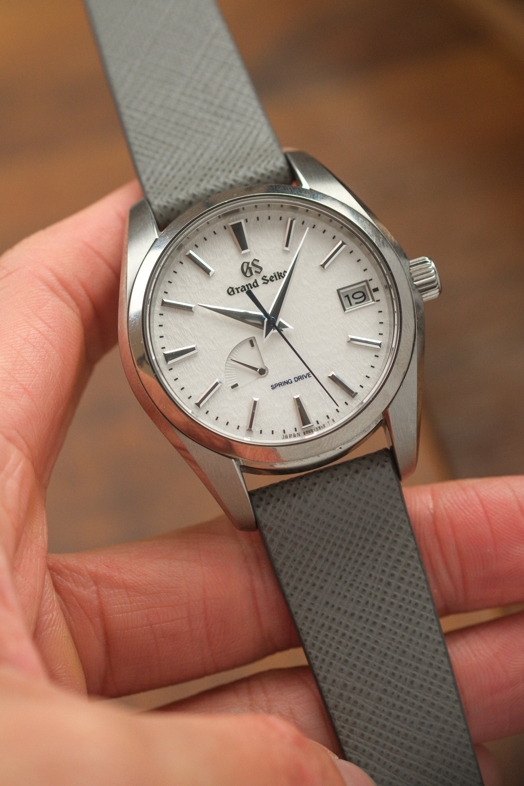 Grey Saffiano Stitchless Leather Strap