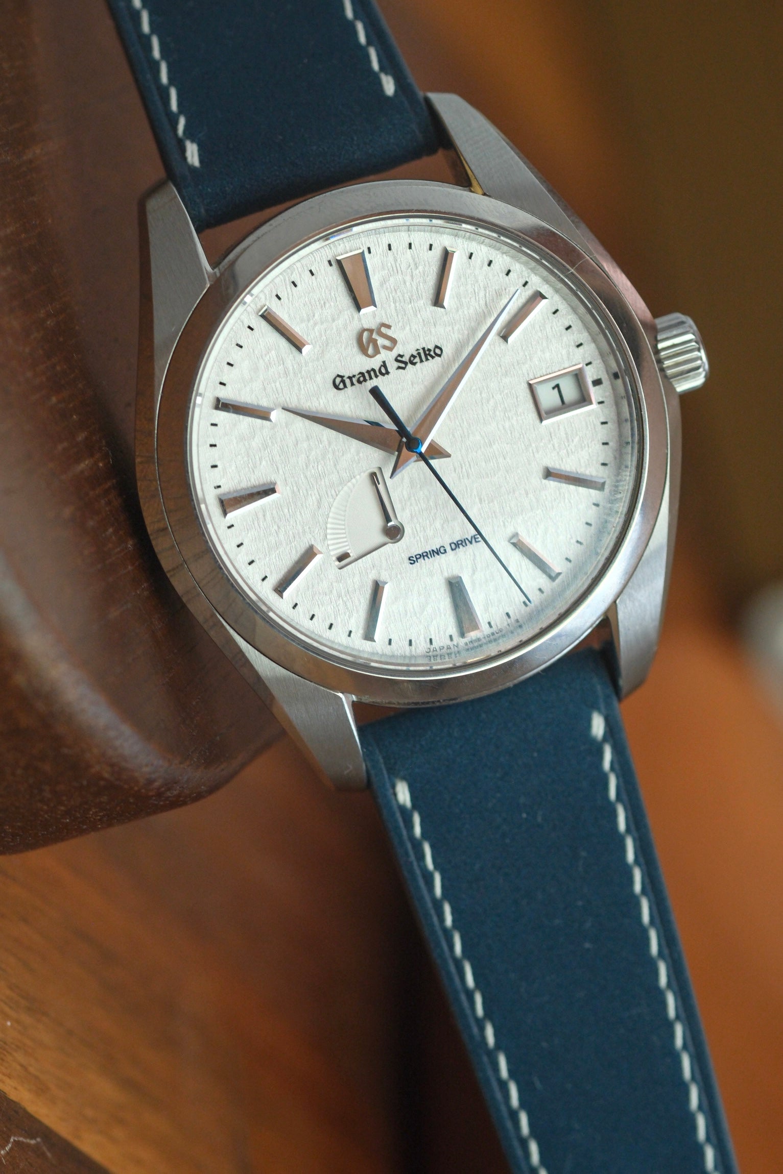 Correa de piel nobuck gris