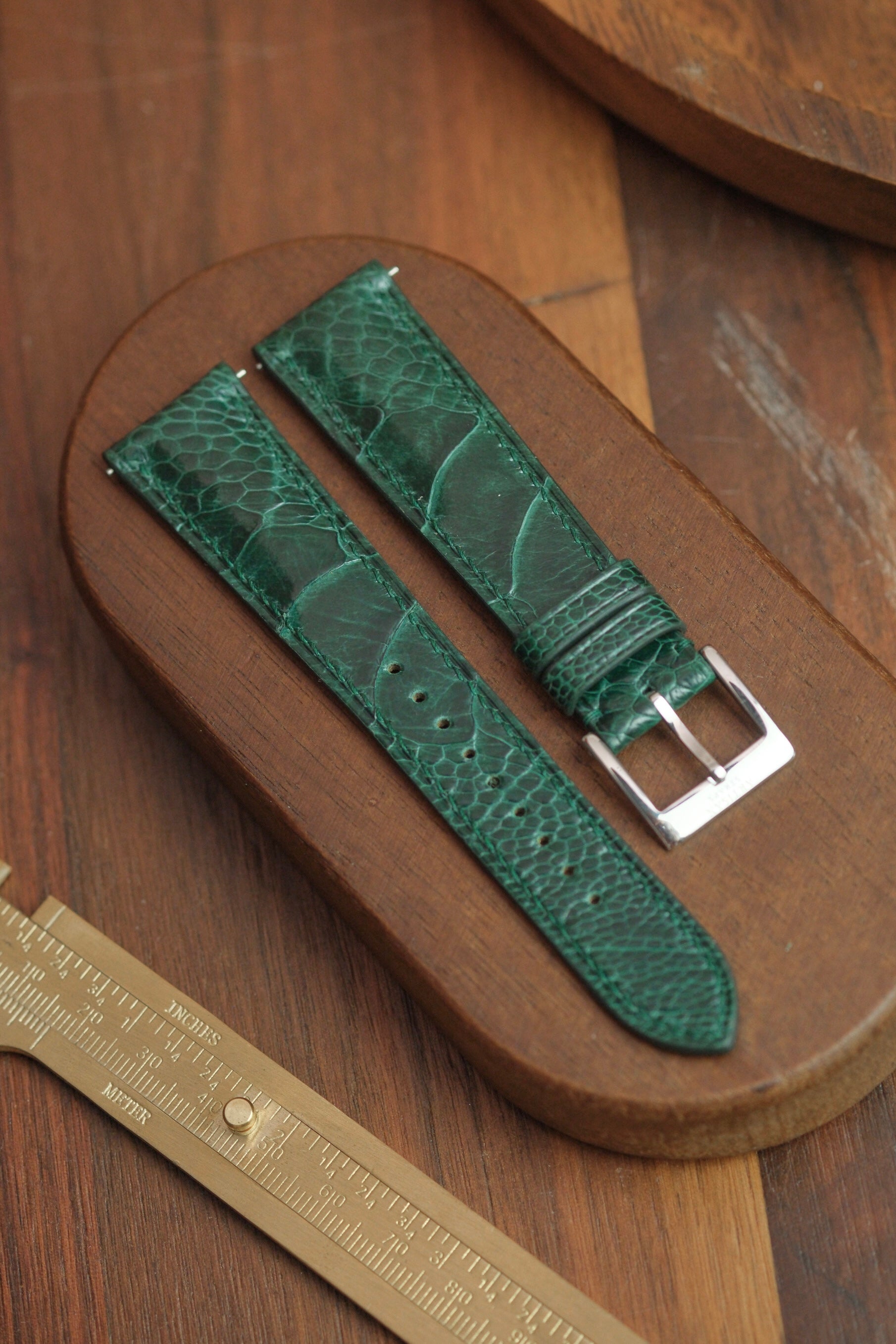 Correa de piel de cocodrilo azul marino (acolchada)