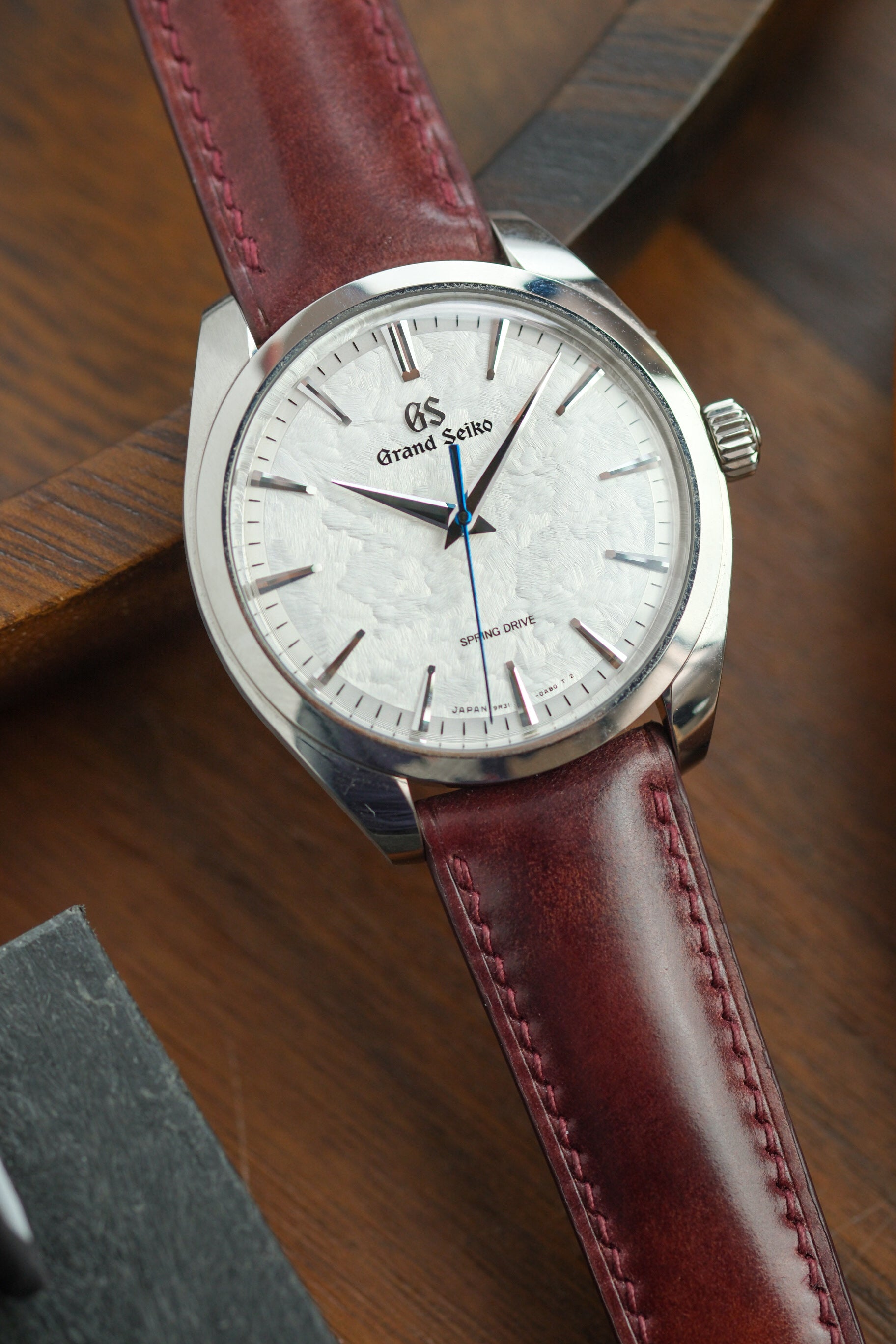 Correa de piel de cordero con concha de museo de Borgoña (acolchada)