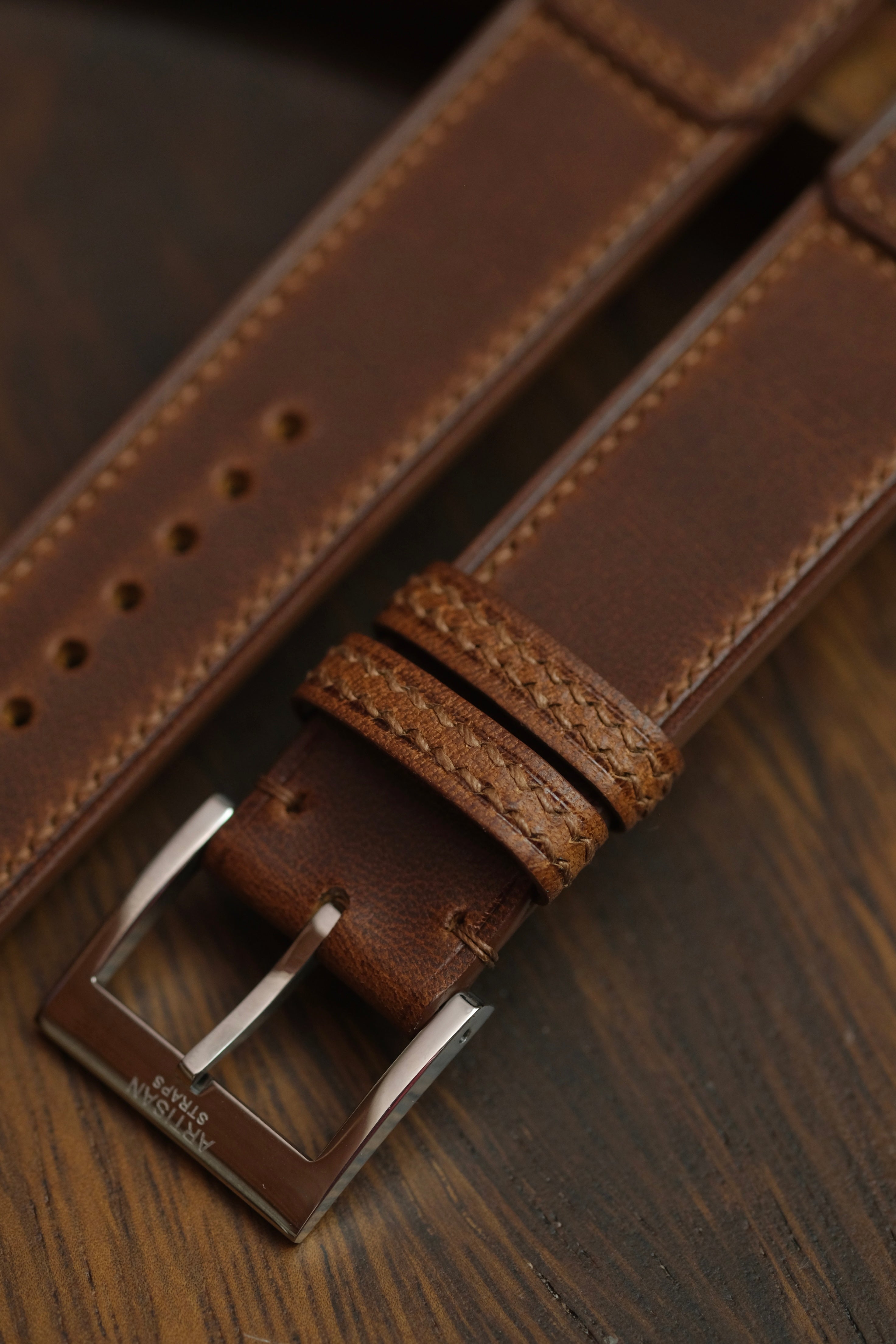 Correa de solapa plegada encerada de nogal