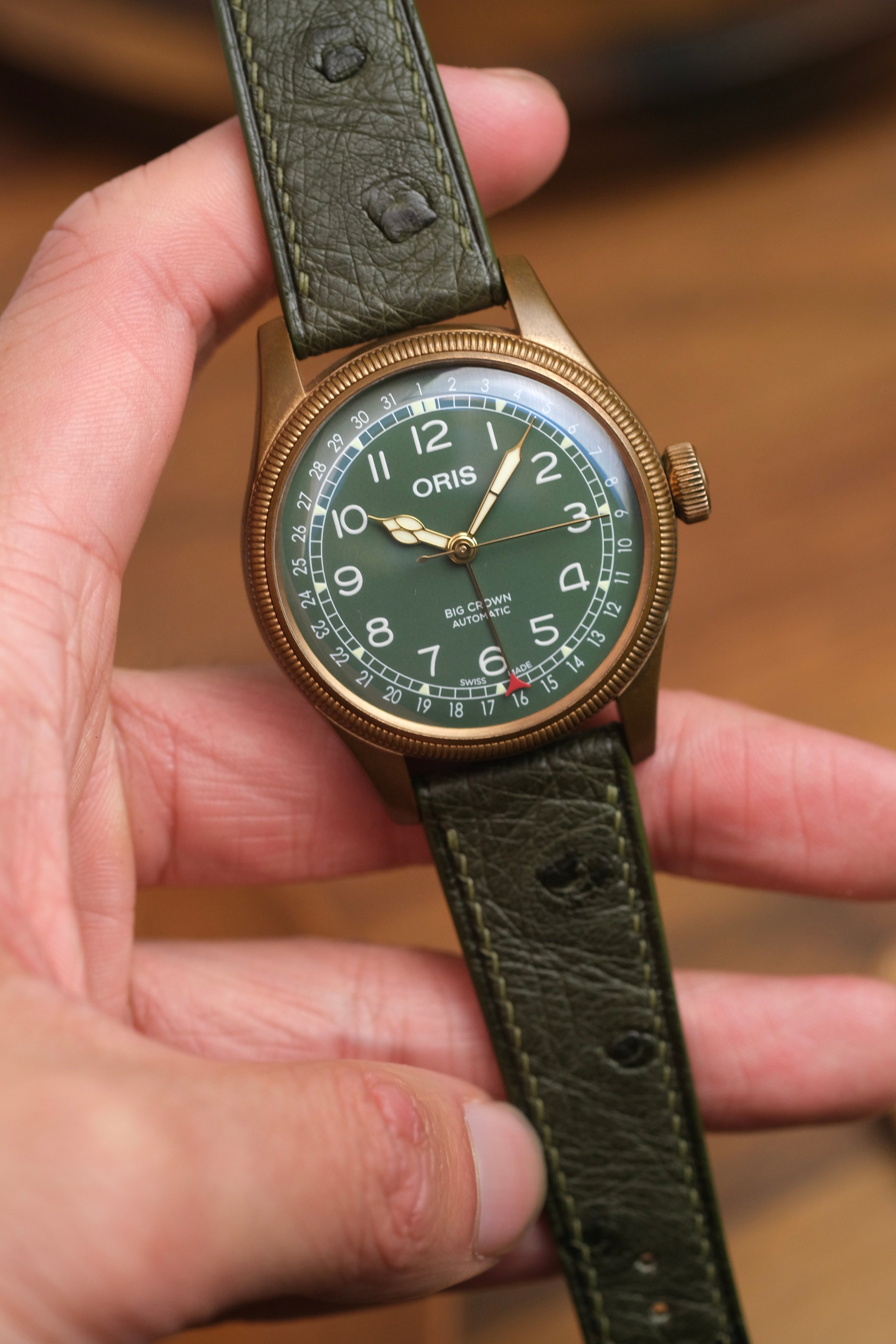 Correa de piel de avestruz verde militar