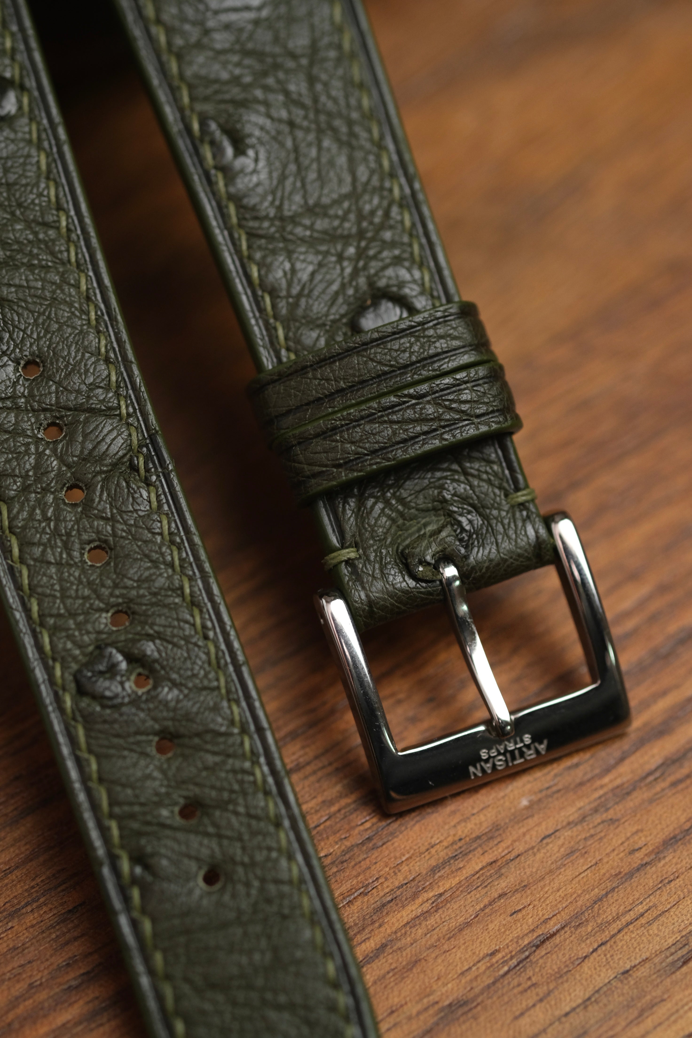 Correa de piel de avestruz verde militar