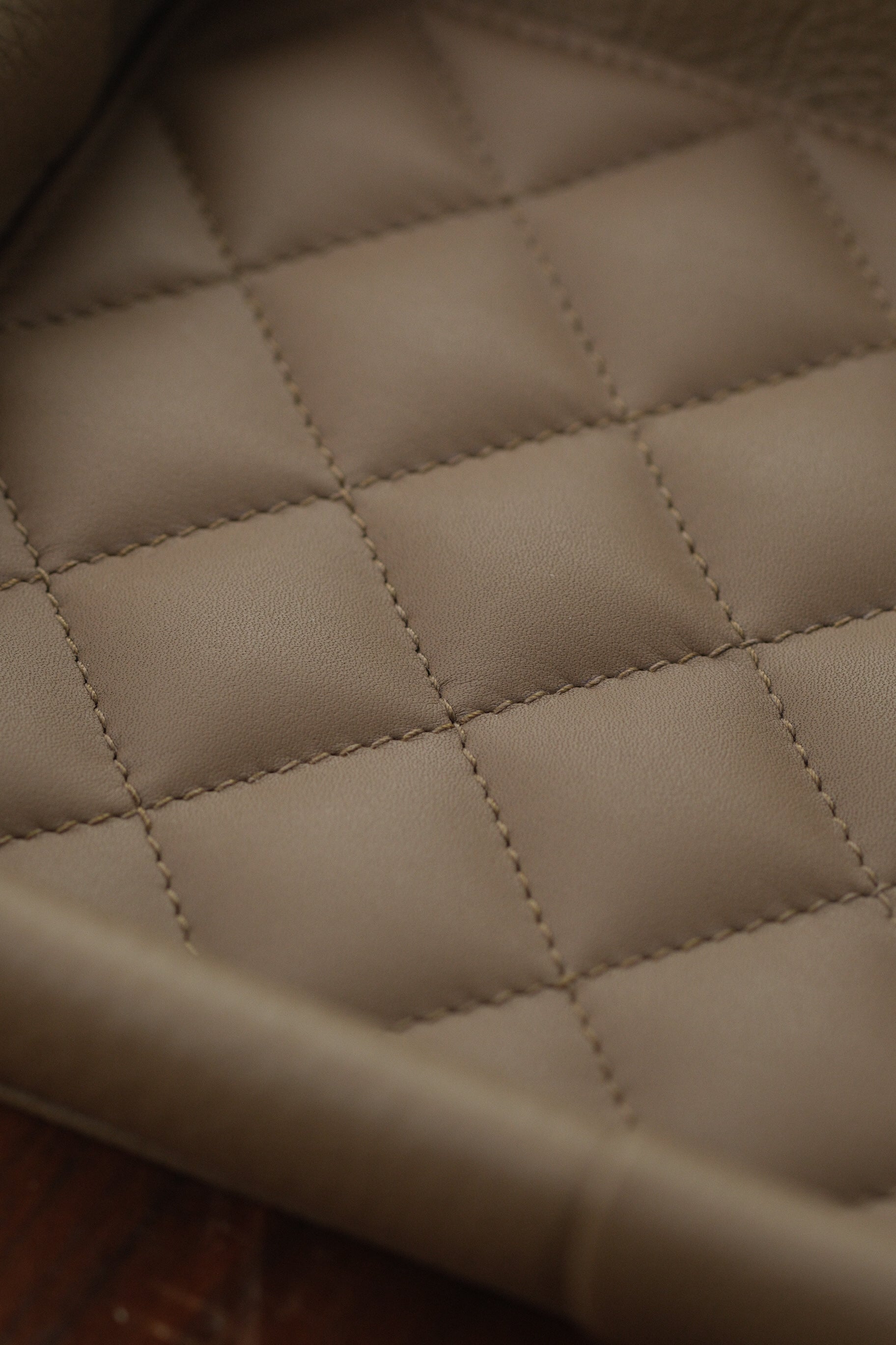 Bandeja de valet dorada de Epsom