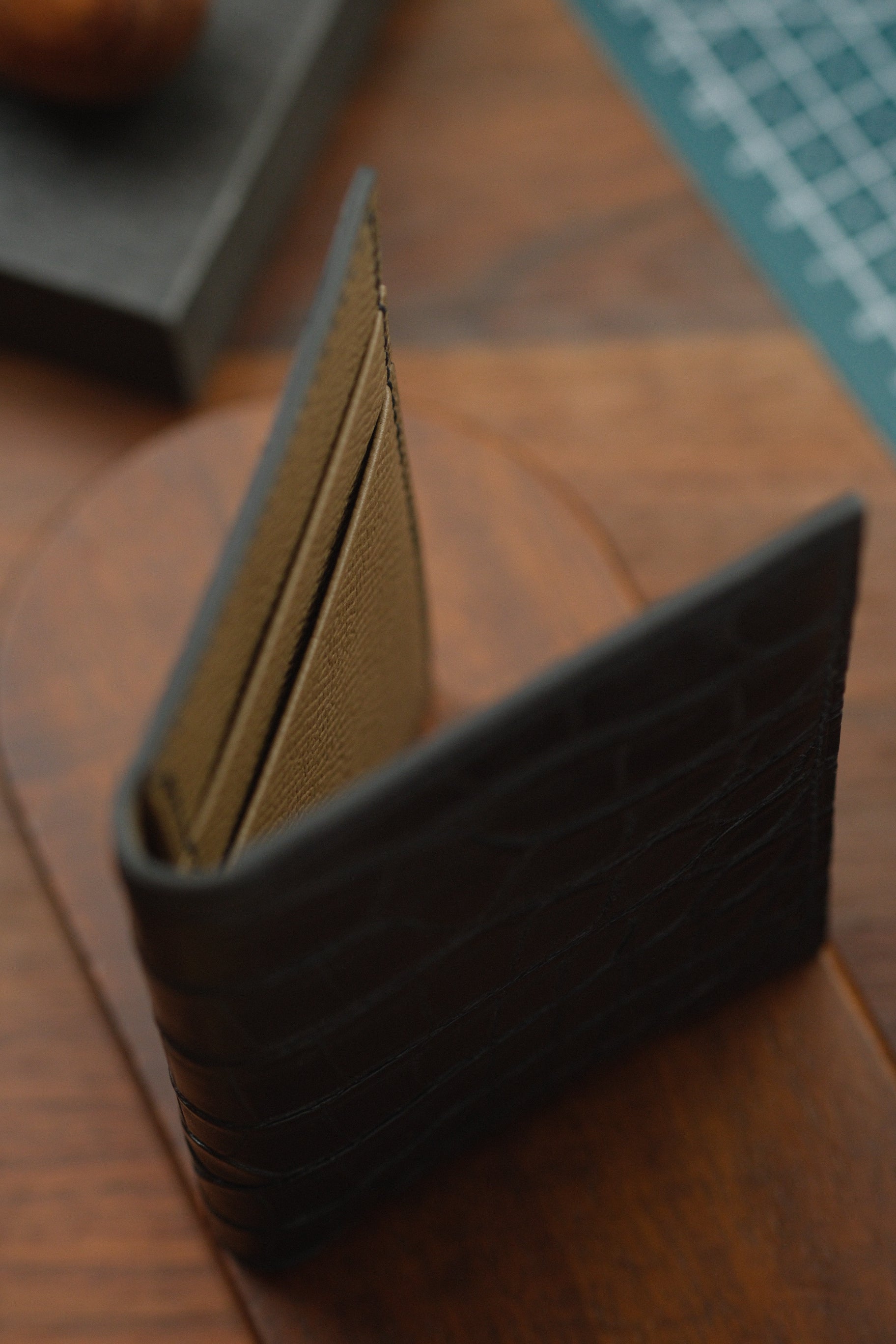 A01 - Bifold Cardholder (Black Alligator & Taupe Epsom) - Artisan Straps