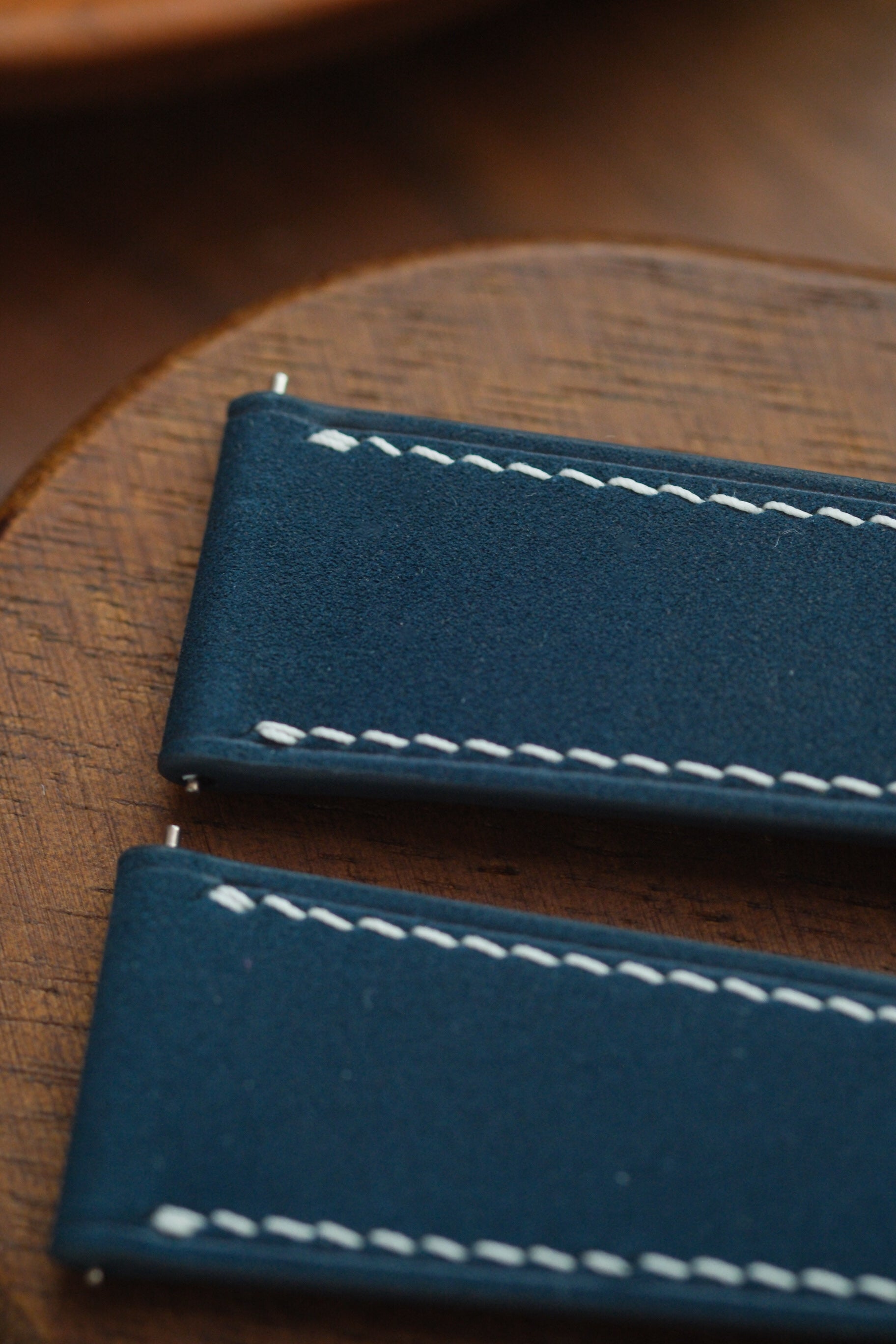 Correa de piel nobuck gris