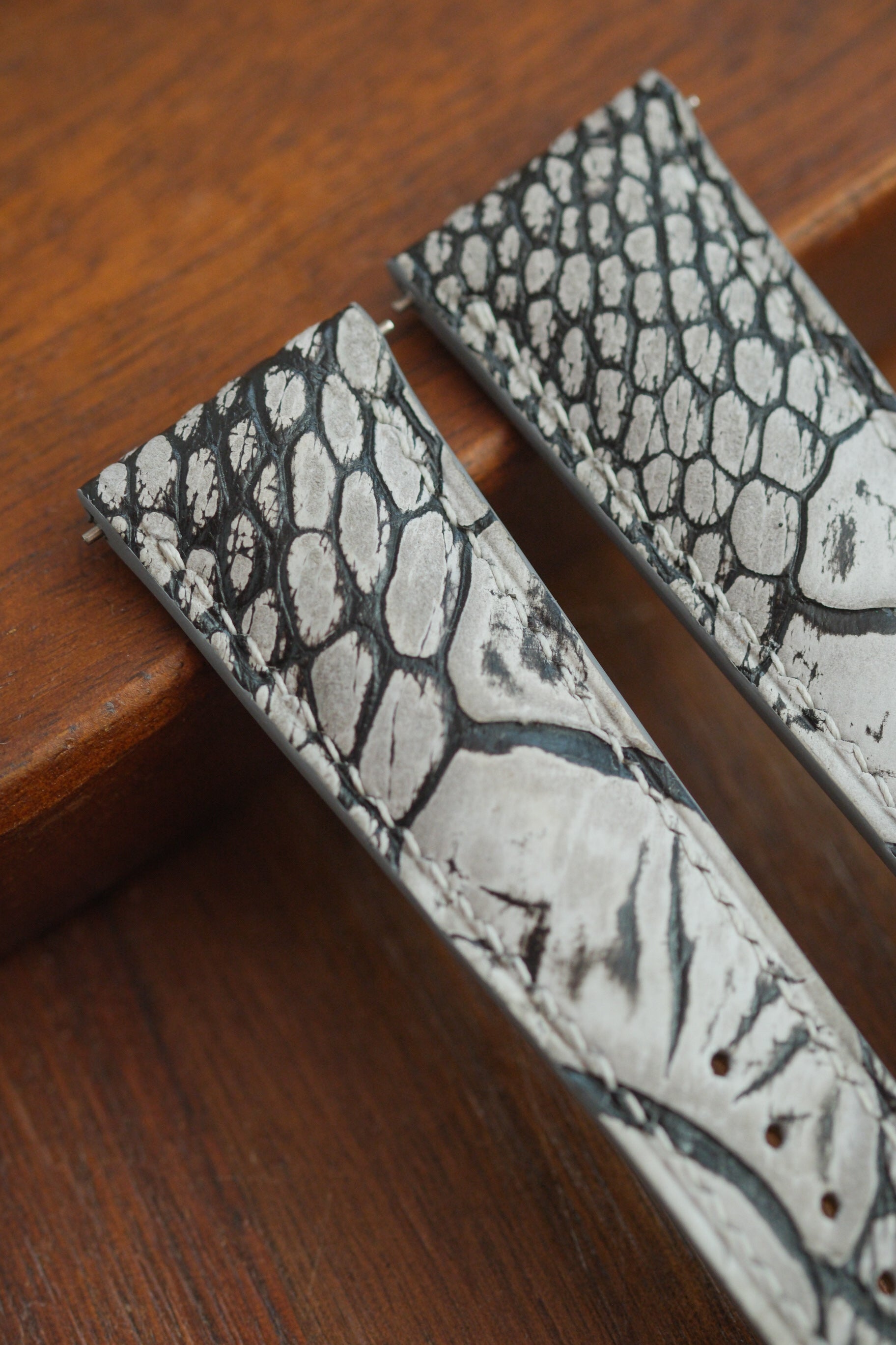 [NEW] Grey & Black Nubuck Ostrich Leg (Padded) Leather Strap