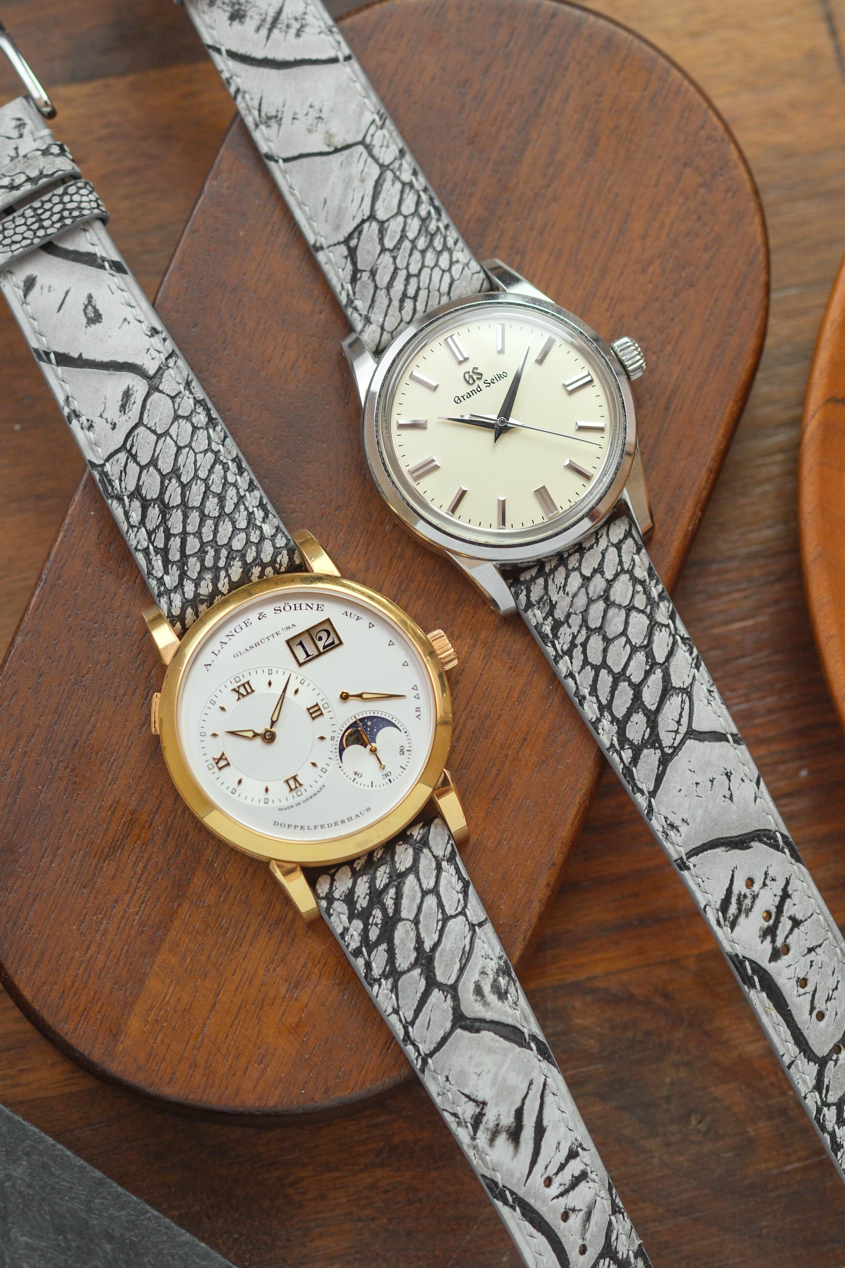 [NEW] Grey & Black Nubuck Ostrich Leg (Padded) Leather Strap