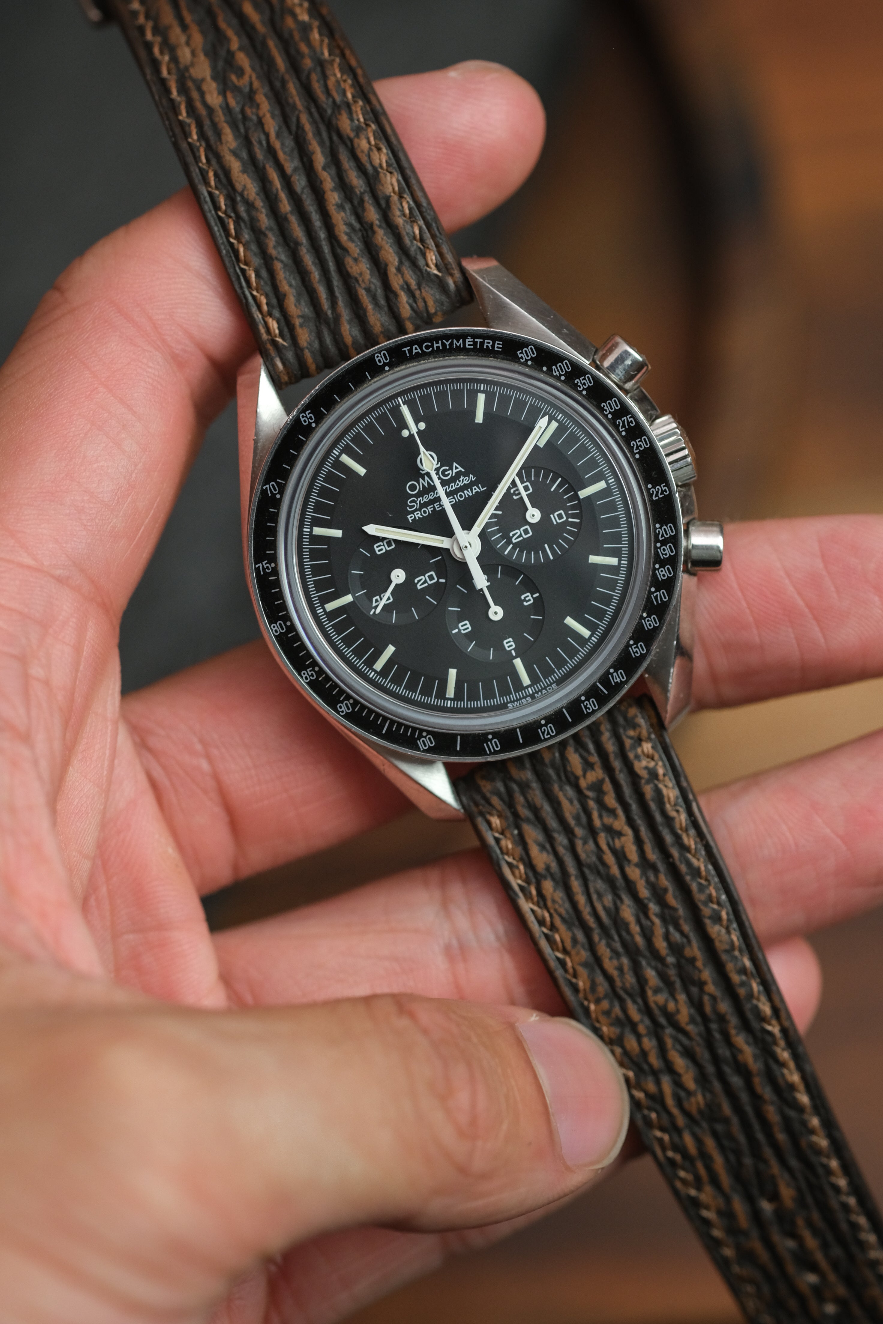 Correa de piel de tiburón marrón