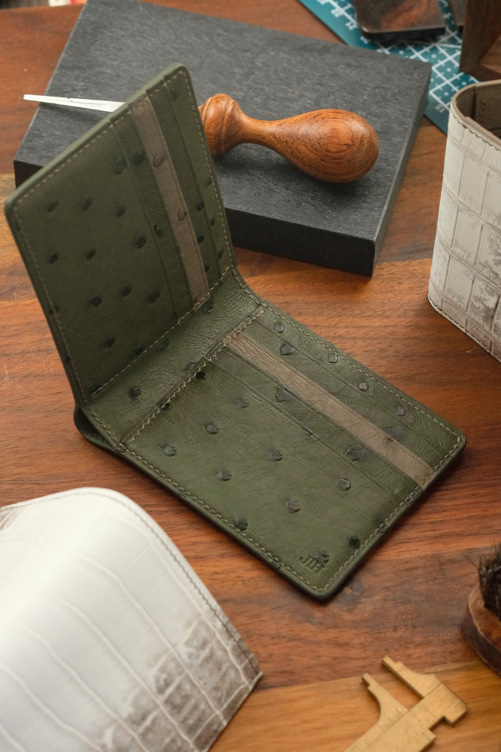 B01- Himalayan Crocodile & Ostrich Belly Billfold Wallet (8 Slot) - Artisan Straps